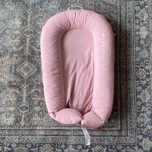 Dockatot Deluxe like-new